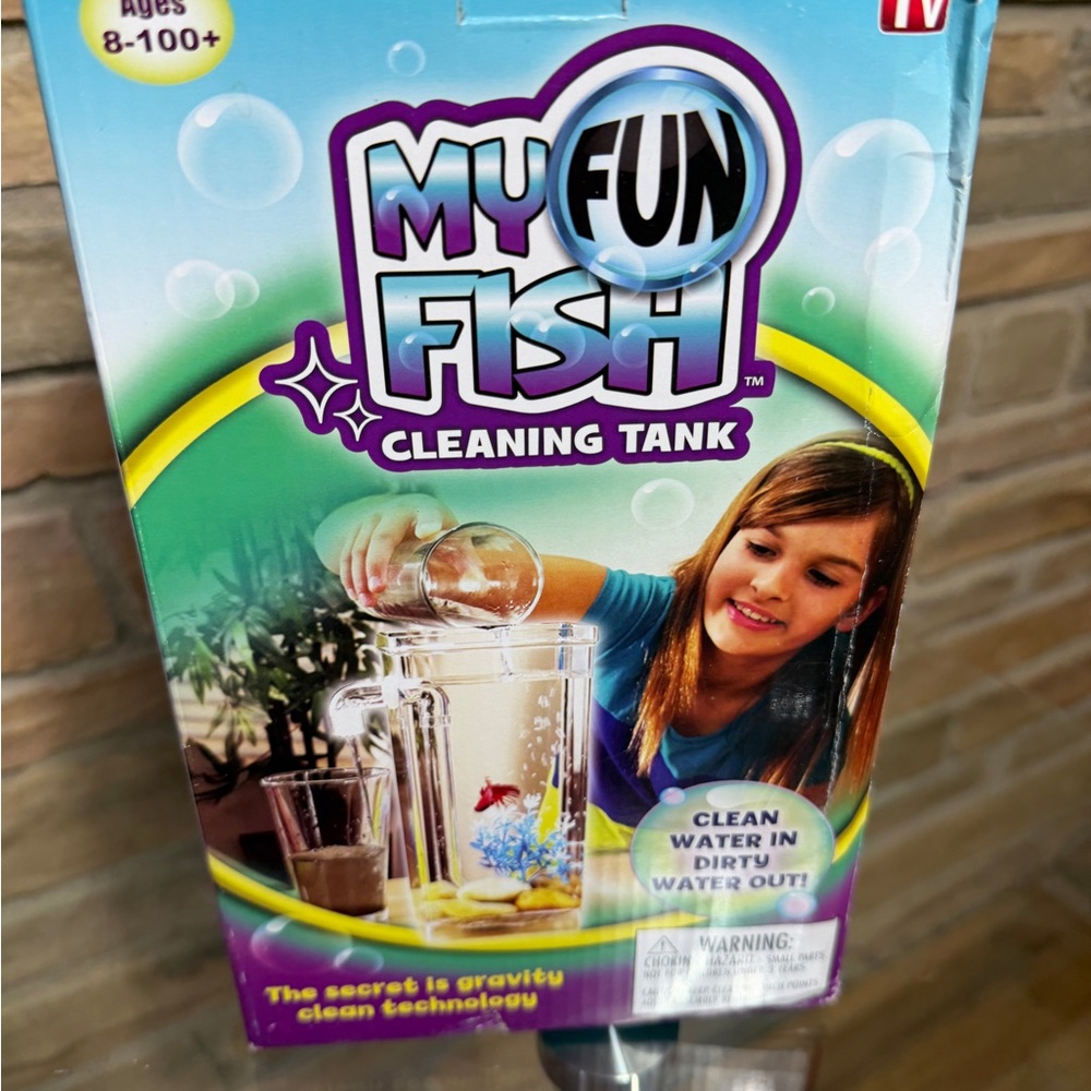 My Clean fish tank. Seen On TV. Small fish tank. Plastic tank,make caring easier